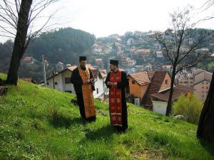 Бело гробље парастос